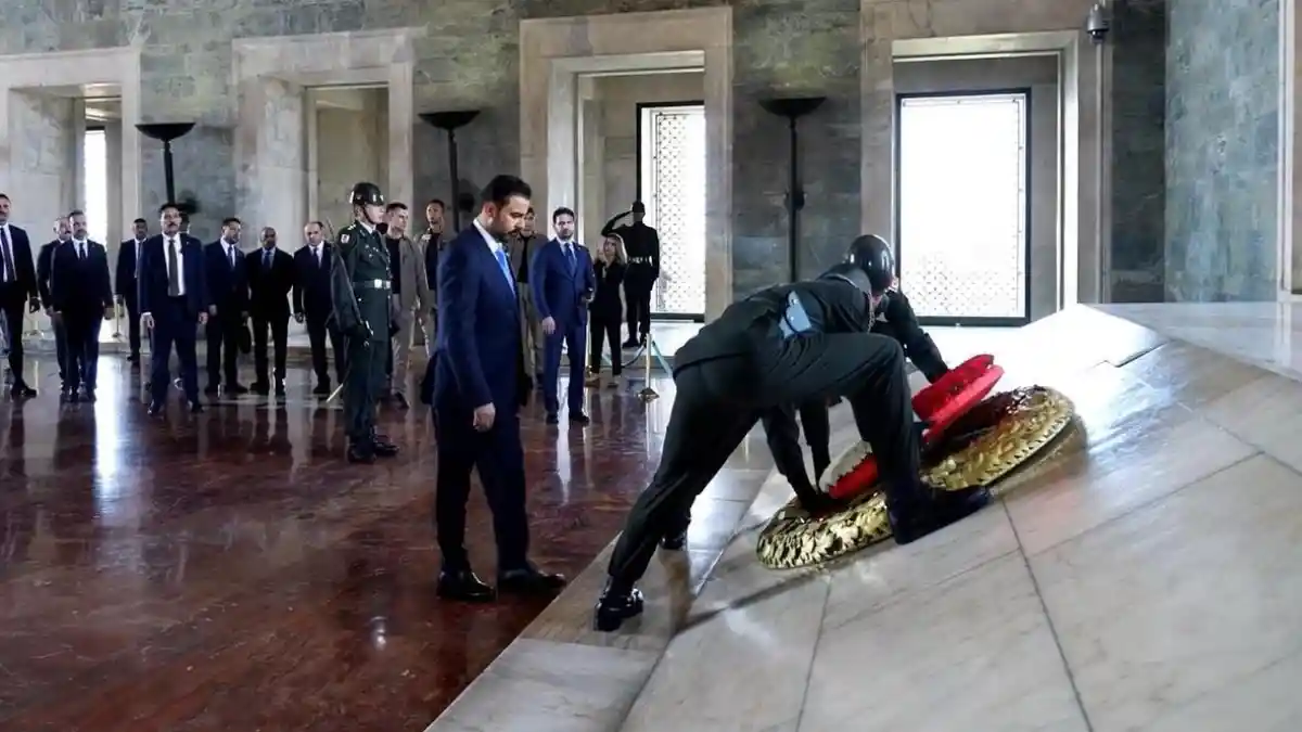 Irak Başbakanı Ali Zeydi Ankara'da: Esenboğa'da karşılandı, Anıtkabir'i ziyaret etti