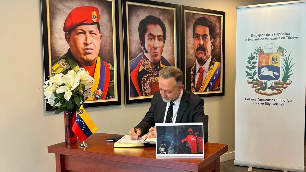 Bakan Yardımcısı Gümrükçü, Venezuela Büyükelçiliği’ndeki taziye defterini imzaladı