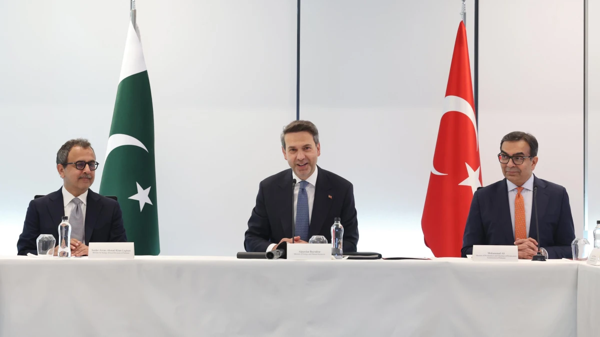 Bakan Bayraktar: Türk şirketleri Pakistan’ın elektrik özelleştirmesine talip