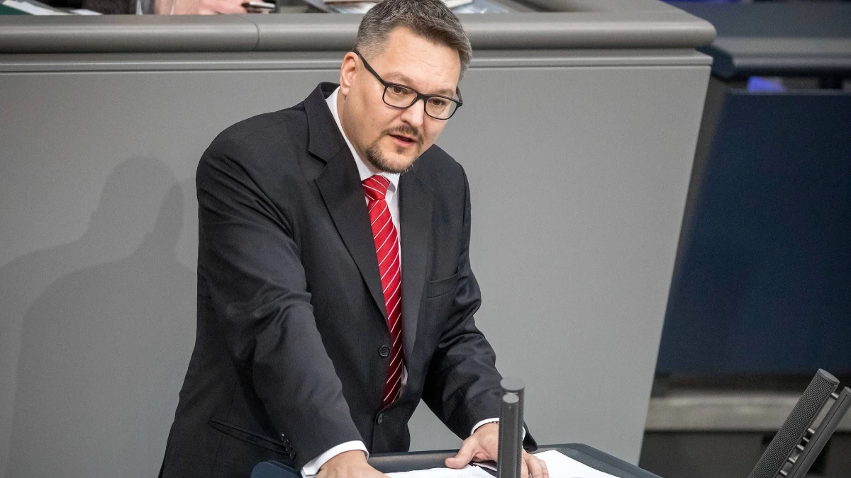 Alman vekilden sert çıkış: ‘Zelenskiy’in yatlarına vergi ödüyoruz’