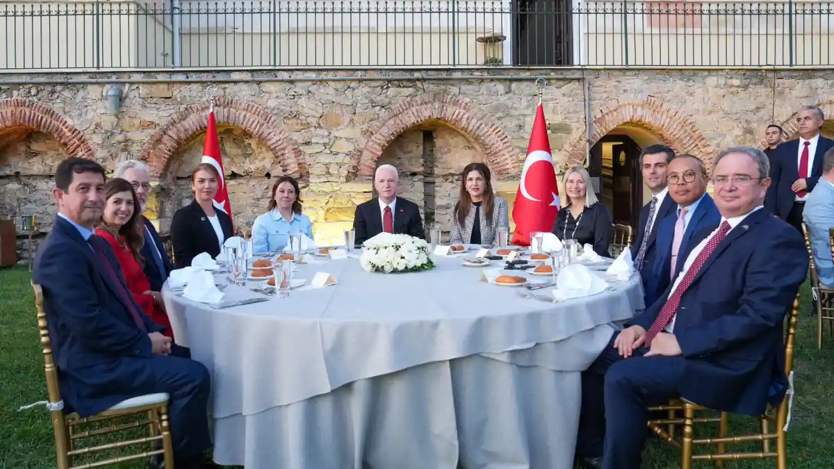 İstanbul Valiliği'nde Büyükelçi Ayşe Sözen Usluer için veda yemeği