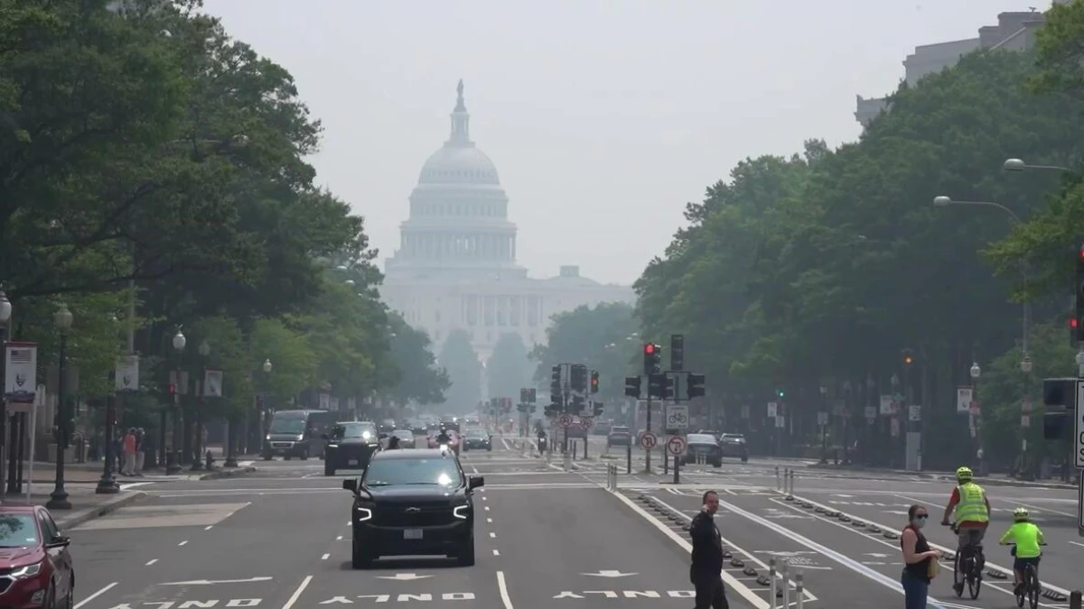Washington'da yoğun gri pus: Capitol ve Washington Anıtı duman içinde kayboldu