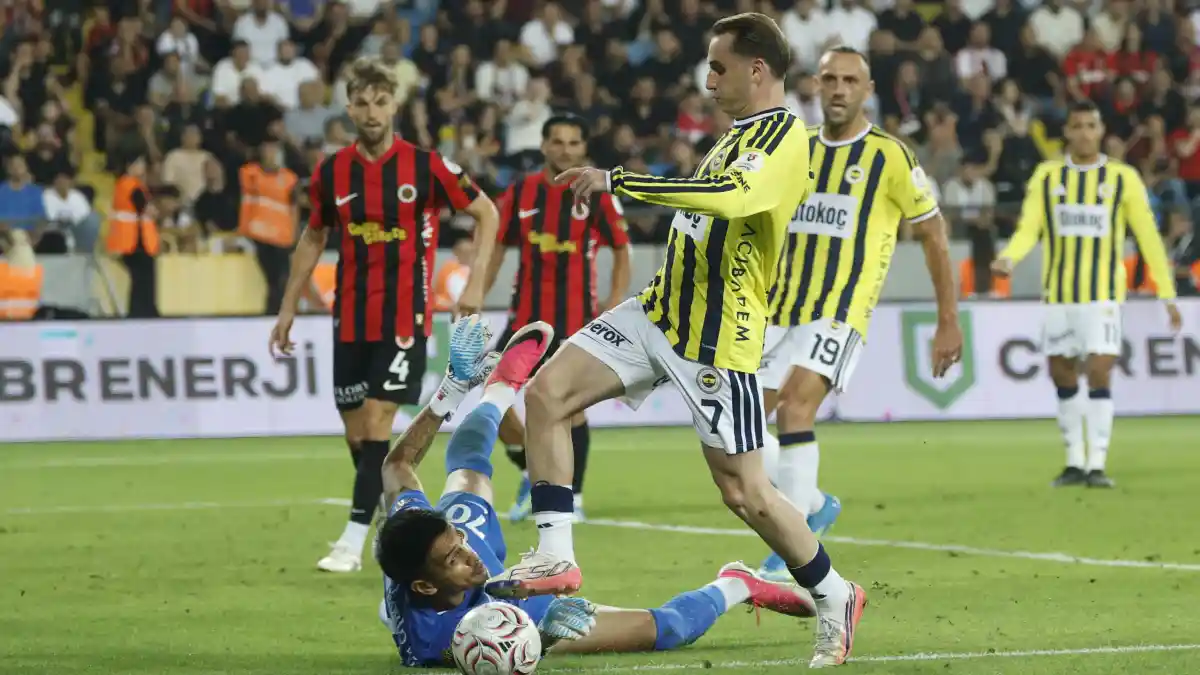 Süper Lig'de sezonun ilk sürprizi: Fenerbahçe, Gençlerbirliği'ne 2-1 mağlup oldu