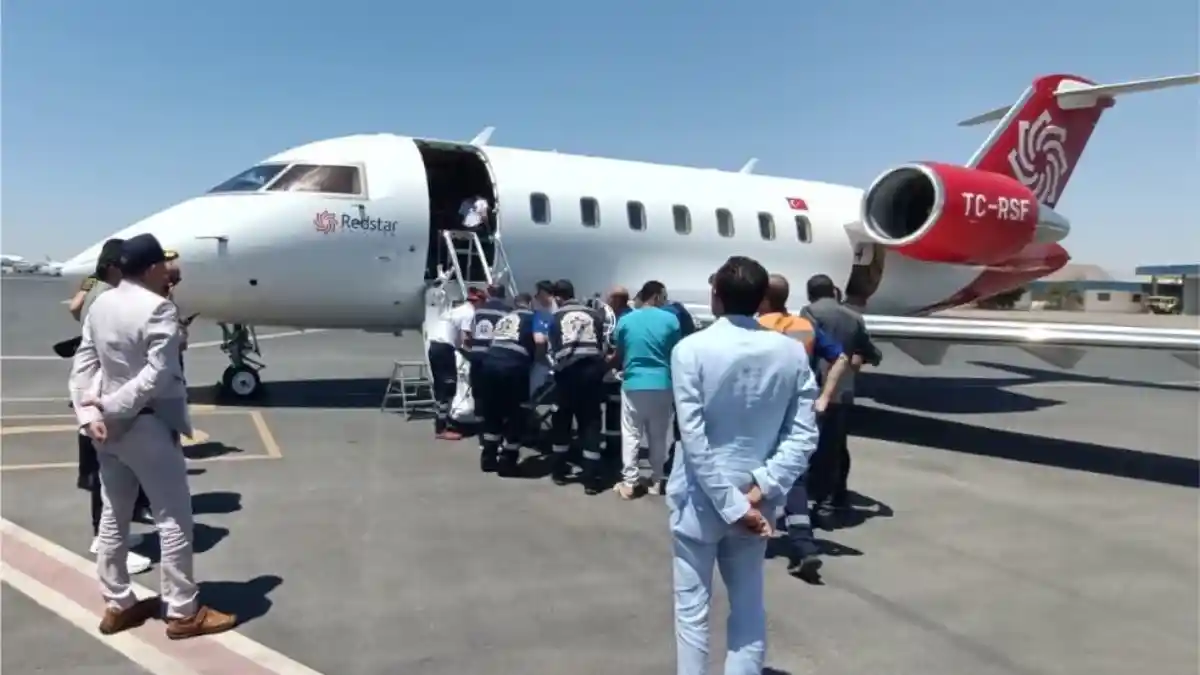 Bakan Memişoğlu duyurdu: Mısır'da kaza geçiren 3 vatandaş hava ambulansıyla Türkiye'ye getirildi