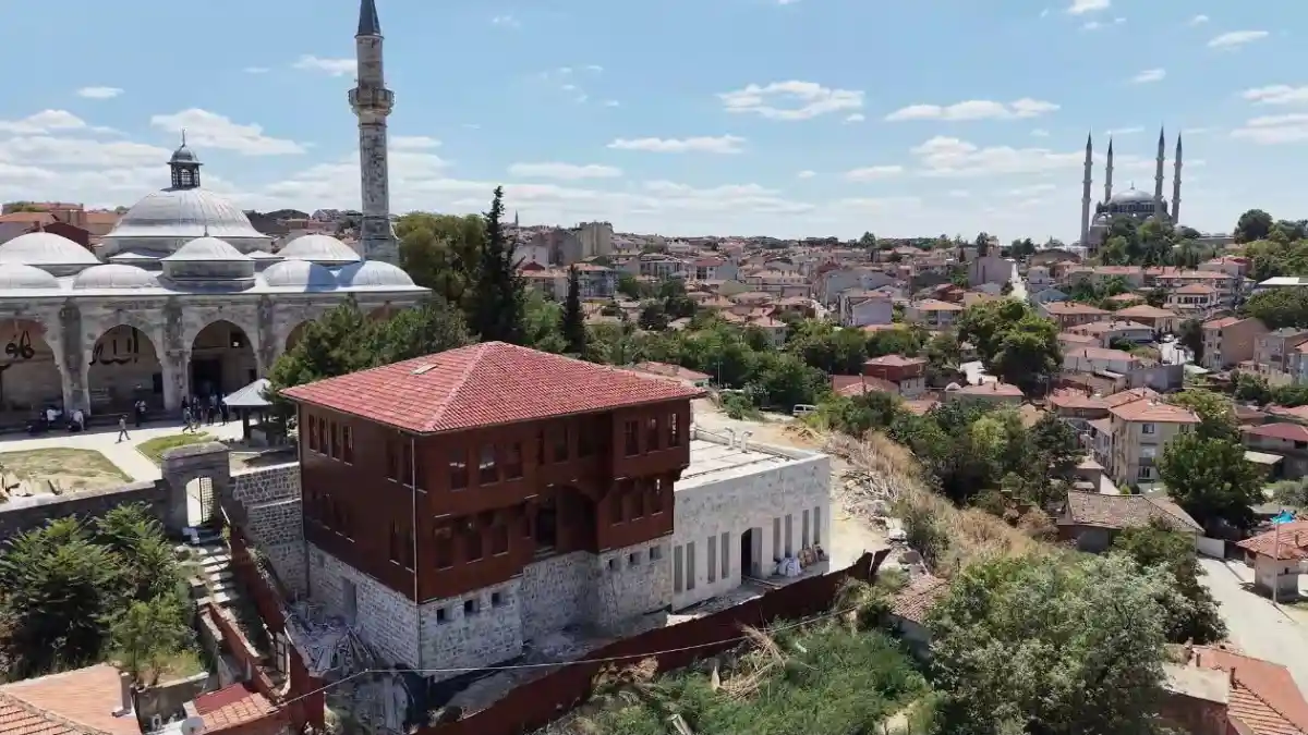 Sultan II. Murat'ın rüya eseri yeniden doğuyor: Muradiye Mevlevihanesi'nde sona gelindi