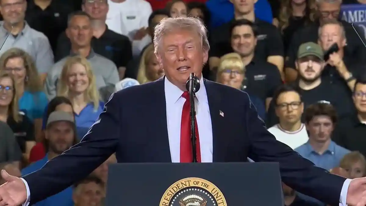 Trump'tan Michigan'da konuştu: "Size anne babanızdan daha iyi davrandım"
