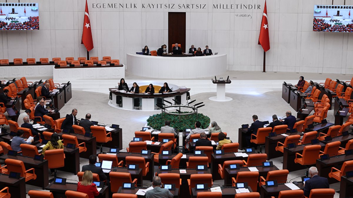 TBMM'den kritik düzenleme: En düşük emekli aylığı ve aday sürücülük teklifinde ilk 7 madde kabul edildi