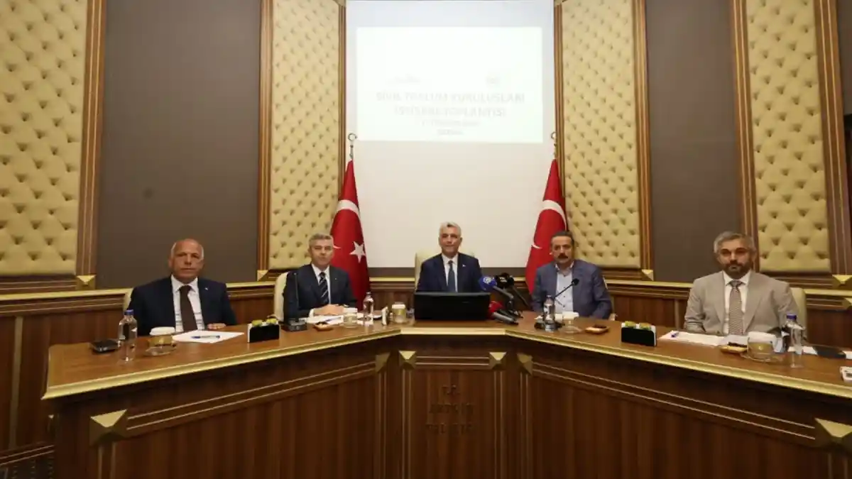 Ticaret Bakanı Ömer Bolat Artvin'de: "Artvin esnafı için 100 milyon liralık can suyu finansmanı ayrıldı"