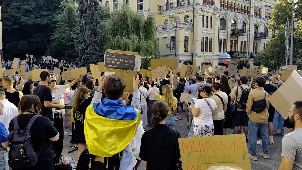 Ukrayna'da eski Savunma Bakanı Fedorov'un azli sonrası sokak eylemi