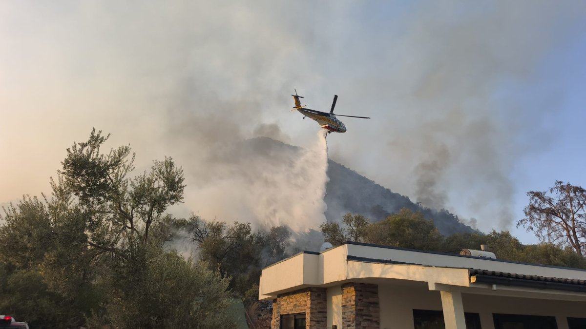 Fethiye'de orman dışı alanda çıkan yangının enerjisi düşürüldü