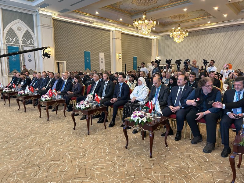 Ankara'da "Suriye'ye Güvenli ve Sürdürülebilir Dönüş Perspektifleri" başlıklı Bölgesel Göç ve Geri Dönüş Forumu düzenlendi.
