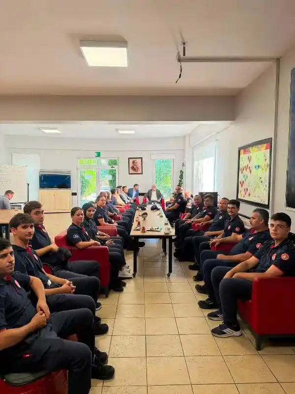 Remzi Albayrak, Başakşehir’e taşınan Avrupa Yakası İtfaiye Şube Müdürlüğü ve Başakşehir İtfaiye İstasyonu’nu ziyaret ederek incelemelerde bulundu.