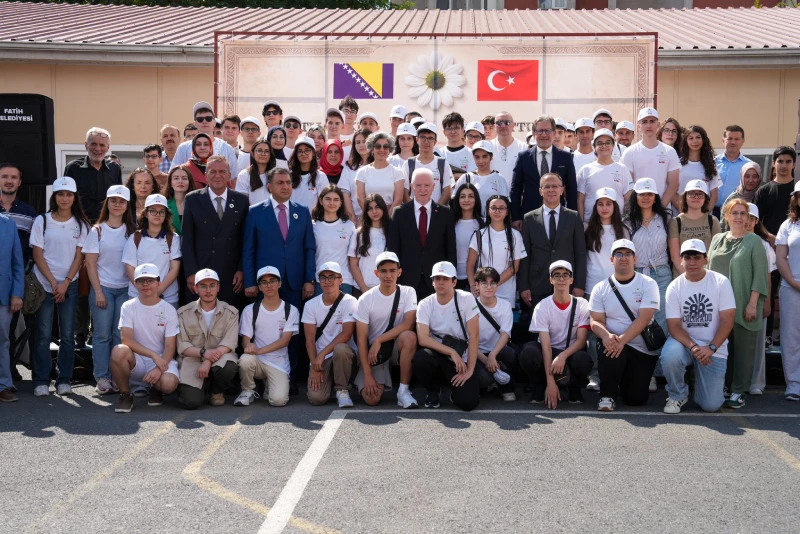 TC İstanbul Valiliği, “Srebrenitsa Anma Programı” kapsamında 200 öğrenci ve 10 öğretmeni Bosna Hersek’e gönderdi.