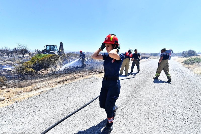 İzmir Büyükşehir Belediyesi İtfaiye Dairesi Başkanlığı'nın ilk ve tek kadın şoförü