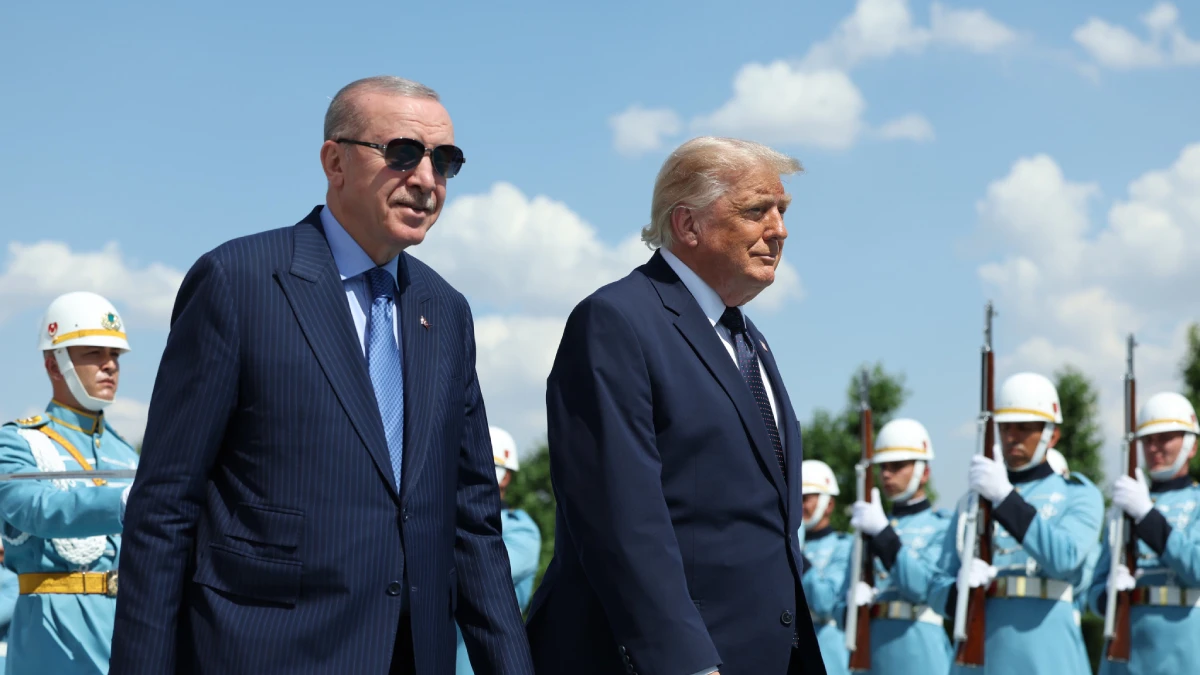 Türkiye’ye resmî ziyaret gerçekleştiren Amerika Birleşik Devletleri Başkanı Donald Trump’ı Cumhurbaşkanlığı Külliyesi’nde resmî törenle karşıladı.