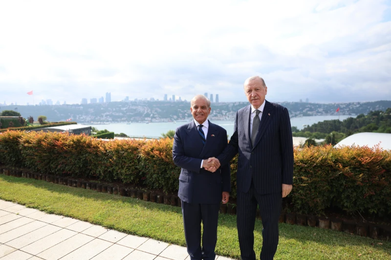 Cumhurbaşkanı Recep Tayyip Erdoğan, Pakistan İslam Cumhuriyeti Başbakanı Şahbaz Şerif ve heyetini İstanbul’da