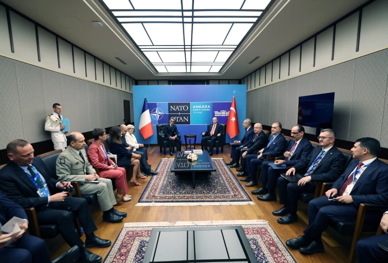 NATO Zirvesi kapsamında Cumhurbaşkanı Erdoğan ile Fransa Cumhurbaşkanı Emmanuel Macron arasında ikili görüşme