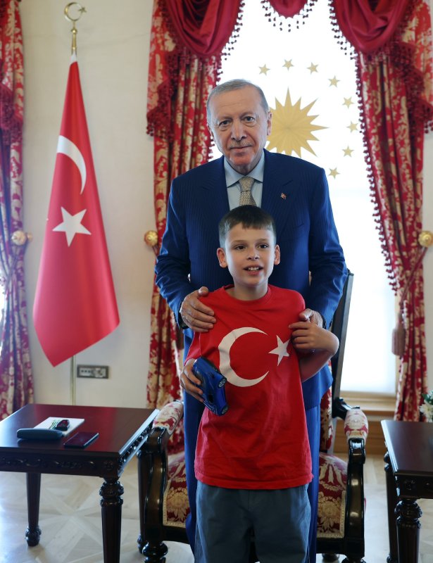 Harris, Dolmabahçe Çalışma Ofisi'nde Cumhurbaşkanı Erdoğan tarafından ağırlandı.