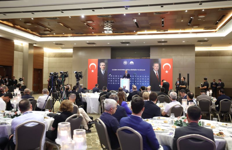 Çalışma Hayatında Dijital Dönüşüm ve Gençler Semineri