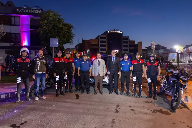 İstanbul İl Emniyet Müdürü Selami Yıldız bizzat sahaya inerek çalışmaları yerinde inceledi.