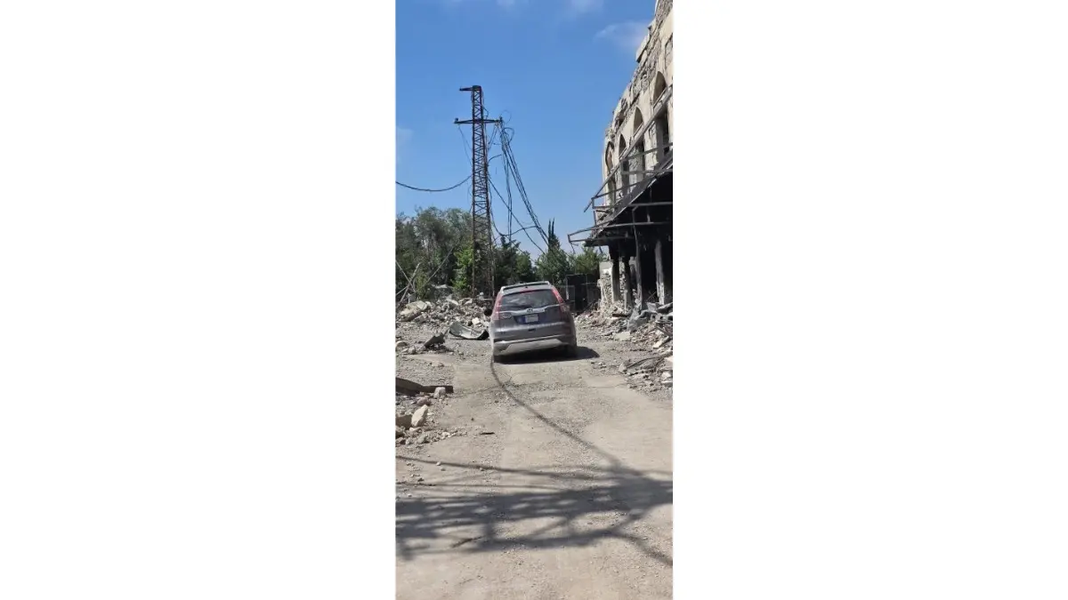 Nabatieh vilayetinde Zawtar ile Mayfadoun arasındaki yolda seyreden Honda CRV marka bir araç