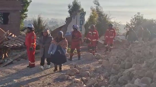 Peru Ulusal Sismoloji Merkezi, bölgeyi sarsan ilk depremin yerel saatle 21:24’te 5,1 büyüklüğünde gerçekleştiğini duyurdu.