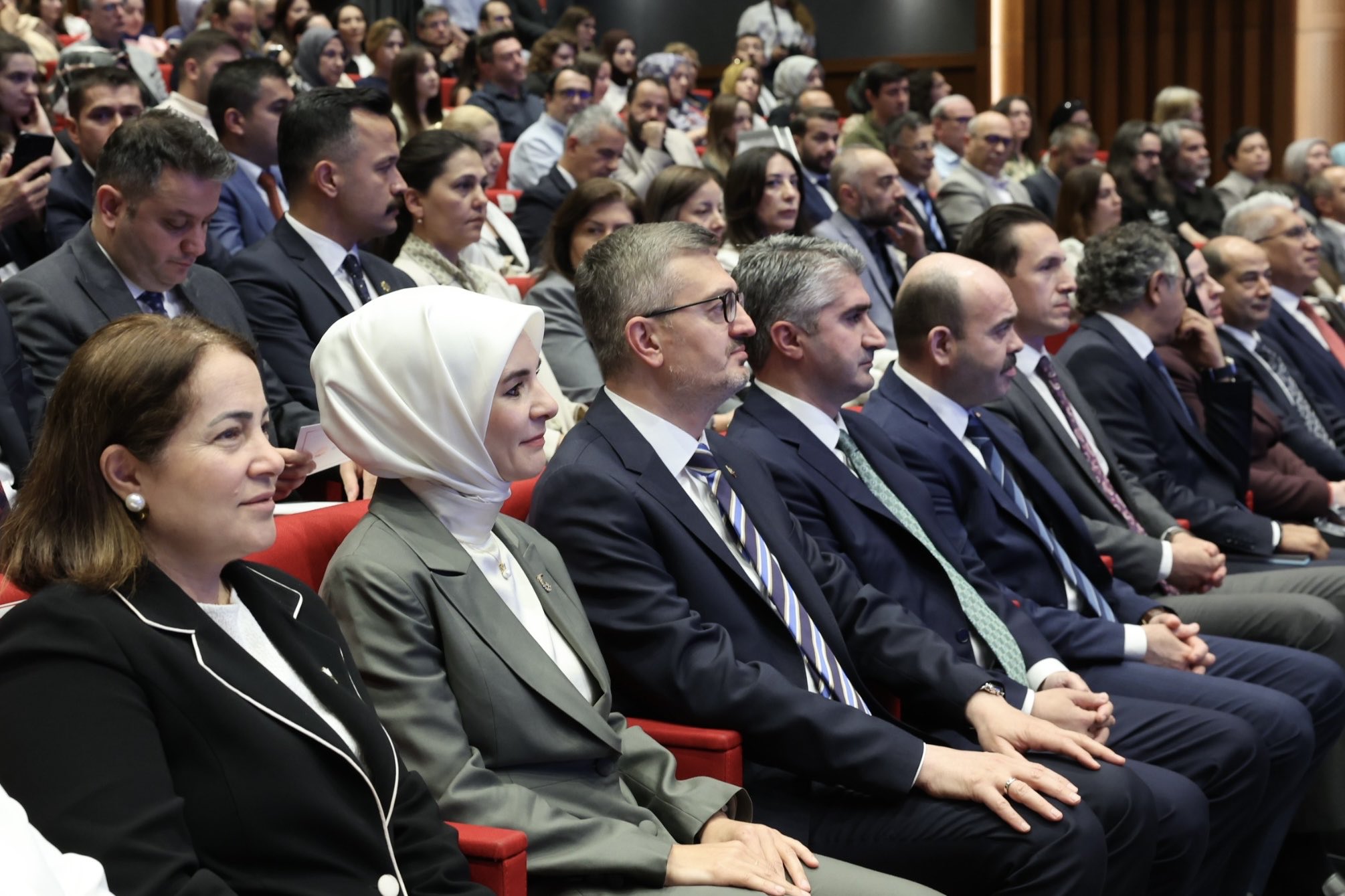 Etkinliğe katılan protokol üyeleri ve davetliler, gerçekleştirilen sunumları ve konuşmaları ilgiyle takip etti.
