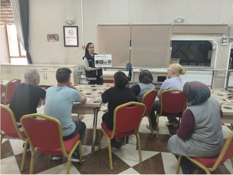 Narkotik Suçlarla Mücadele Şube Müdürlüğü görevlilerince, toplumda uyuşturucu kullanımı ve bağımlılığıyla mücadele bilincini artırmak amacıyla yürütülen önleyici faaliyet ve bilgilendirme çalışmaları.