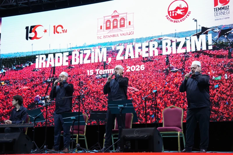 Ayasofya Hafızlar Topluluğu da kaside ve ilahilerle şehitleri yad etti.
