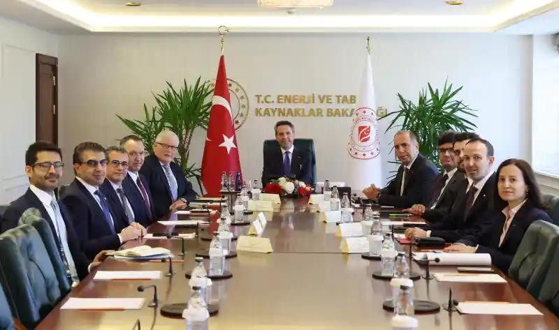 Enerji ve Tabii Kaynaklar Bakanı Alparslan Bayraktar, Türkiye'nin uluslararası enerji alanındaki varlığını ve etkinliğini güçlendirecek tarihi bir adımı duyurdu.