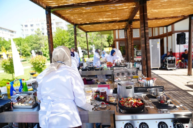Konya Büyükşehir Belediyesi ve Selçuk Üniversitesi tarafından Konya'nın Sofrasında Yarış Var mottosuyla düzenlenen Konya Yöresel Yemek Yarışması'nın il finali.