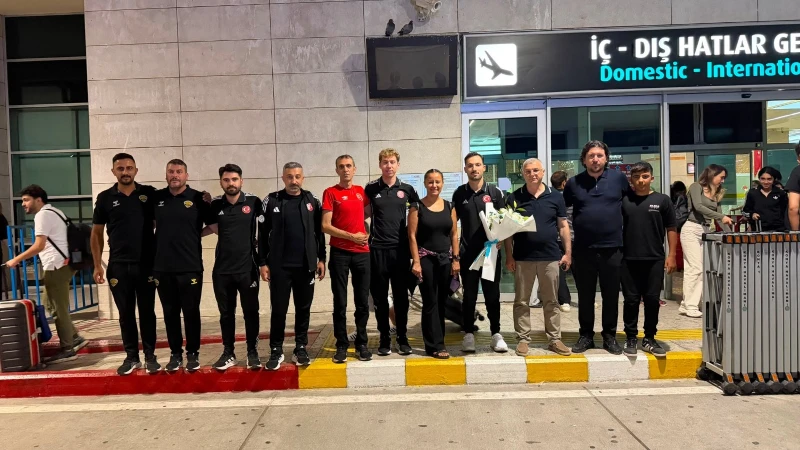 23 Yaş Altı ve Gençler Avrupa Pist Bisikleti Şampiyonası’nda Omnium yarışını üçüncü sırada bitirerek bronz madalya kazanan milli bisikletçi Ramazan Yılmaz ile şampiyonada ay-yıldızlı formayla ülkemizi başarıyla temsil eden Mustafa Tarakcı yurda döndü