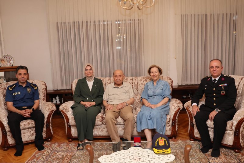 İçişleri bakan yardımcısı Doç. Dr. Kübra Güran Yiğitbaşı, Kıbrıs Barış Harekatı'nın yıl dönümü etkinlikleri kapsamında Ankara'da anlamlı bir ziyaret gerçekleştirdi.
