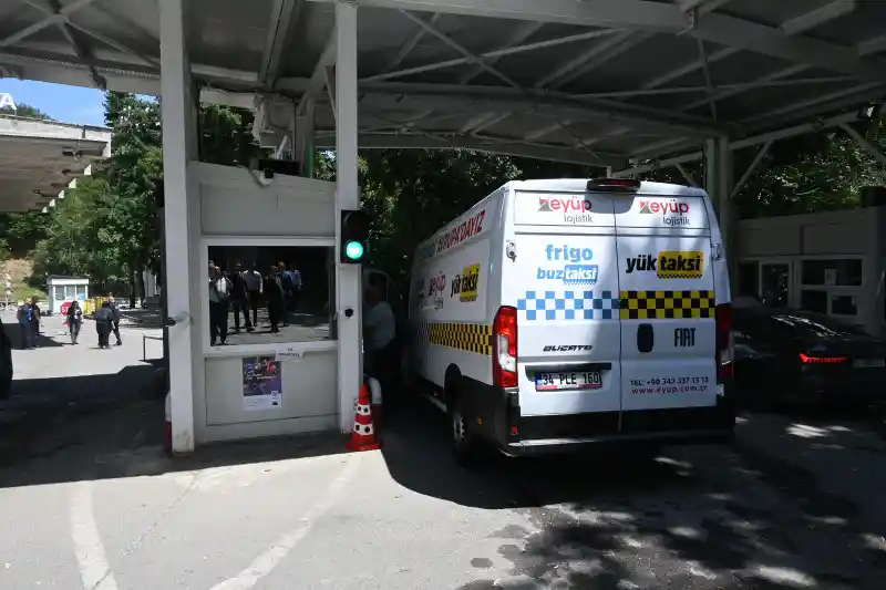 Almanya varışlı "Tekerlek Poyrası" yükü taşıyan 34 PLE 160 plakalı hafif ticari araç
