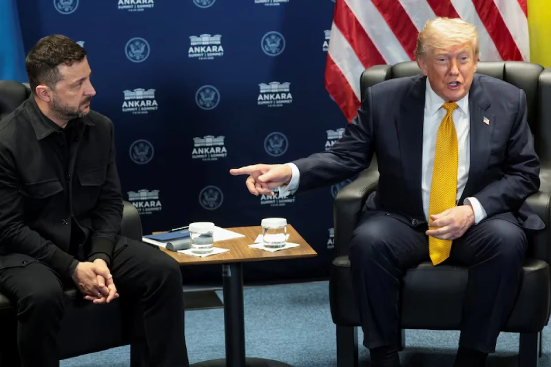 Ankara’da düzenlenen 36’ncı NATO Zirvesi kapsamında gerçekleştirilen ikili görüşmede; Ukrayna Devlet Başkanı Volodimir Zelenski ve ABD Başkanı Donald Trump, zirve platformunda karşılıklı otururken görülüyor.