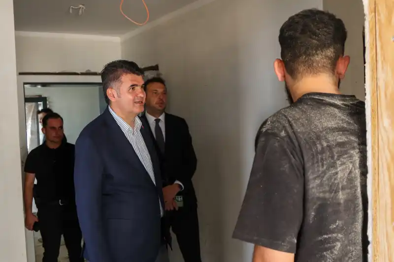 Kilis Valisi Ömer Kalaylı, kentin simge noktalarından biri olan Resul Osman Dağı'nda yürütülen kamu yatırımlarını yerinde inceledi.