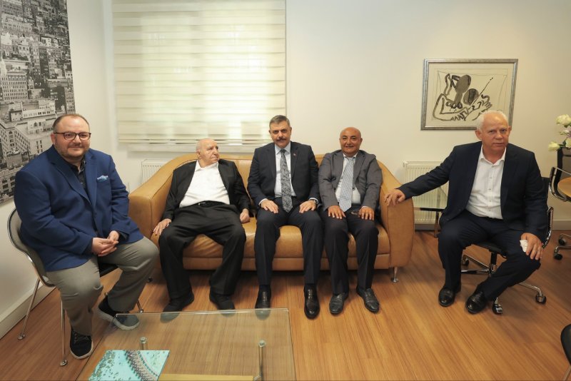 Mustafa Çiftçi, Kırşehir/Kaman Kaymakamlığı döneminde Kaman Ceviz Festivali hazırlıkları başta olmak üzere ilçedeki çalışmalara büyük maddi ve manevi destekte bulunan 86 yaşındaki iş insanı Ahmet Aydeniz ile Ankara'da bir araya geldi.