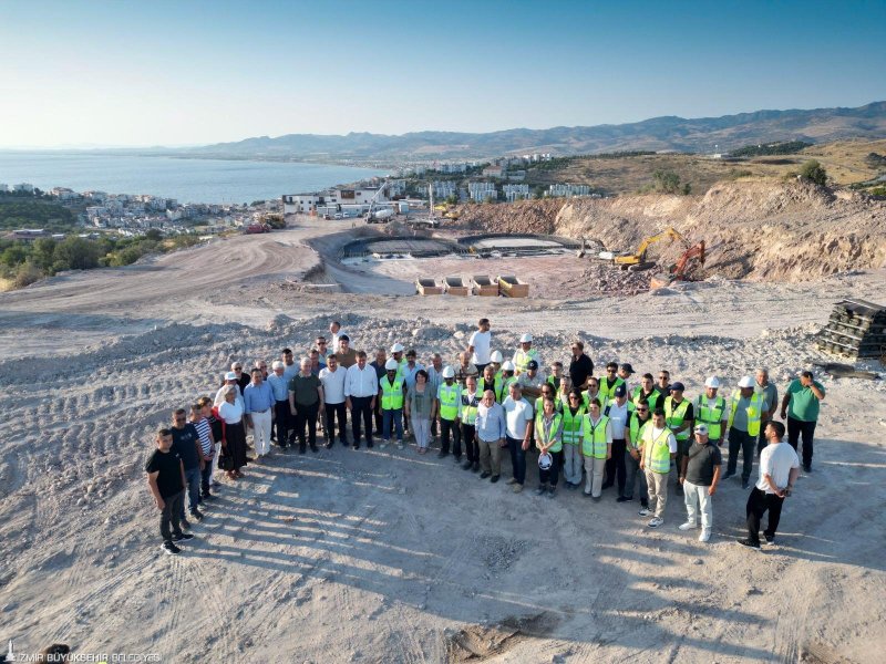İzmir Büyükşehir Belediyesi tarafından 1 milyar 500 milyon liralık yatırımla yapımı sürdürülen ileri biyolojik atık su arıtma tesisi