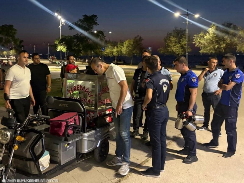 Konak'taki Karantina Parkı'nda izinsiz seyyar satış faaliyetlerine yönelik ortak denetim