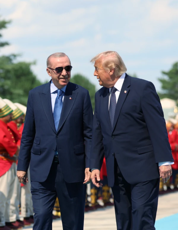Cumhurbaşkanı Recep Tayyip Erdoğan, 36. NATO Devlet ve Hükûmet Başkanları Zirvesi öncesi Türkiye’ye resmî ziyaret gerçekleştiren Amerika Birleşik Devletleri Başkanı Donald Trump ile birlikte