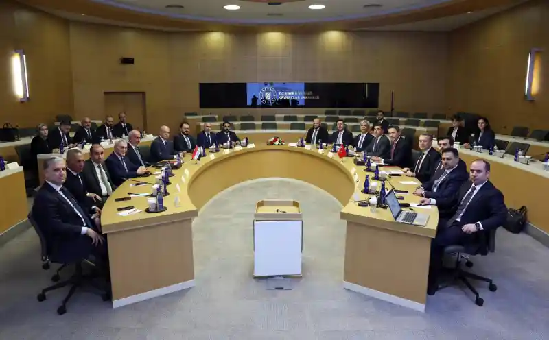 Enerji ve Tabii Kaynaklar Bakanlığı'nda Irak Petrol Bakanı Basim Muhammed Hüdeyir ve beraberindeki heyetle bir araya gelen Bakan Alparslan Bayraktar, yürütülen verimli görüşmelerin ardından kritik bir anlaşmaya imza atıldığını açıkladı.