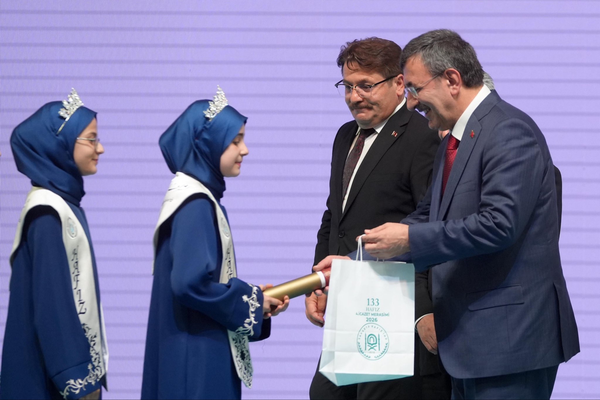 Cumhurbaşkanı Yardımcısı Cevdet Yılmaz Sakarya’daki hafızlık icazet töreninde