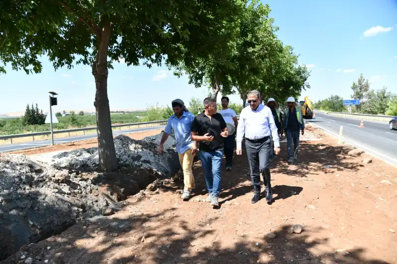 Sürdürülen çalışmaları yerinde inceleyen Şanlıurfa Valisi Hasan Şıldak