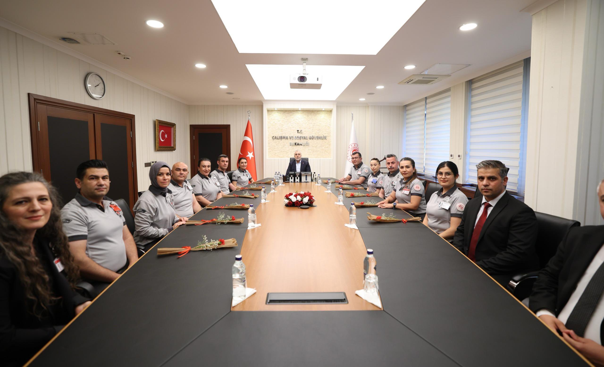Prof. Dr. Vedat Işıkhan, 26-30 Haziran Özel Güvenlik Günü ve Haftası vesilesiyle bakanlık personelini kabul etti
