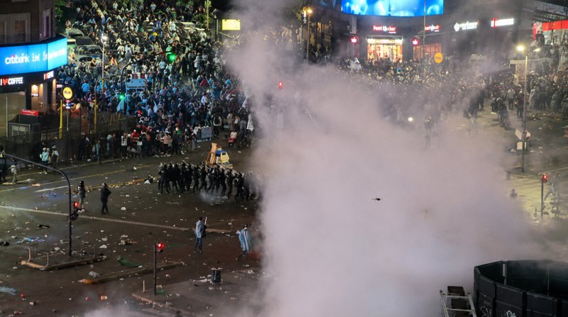 İspanya karşısında aldığı mağlubiyetin ardından, başkent Buenos Aires'te olaylar çıktı.