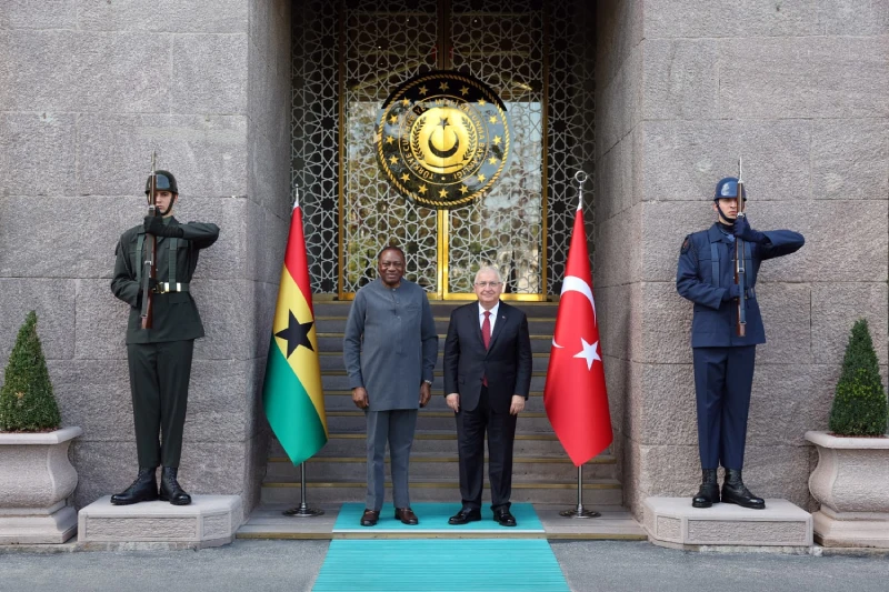 Milli Savunma Bakanı Yaşar Güler, Gana Cumhuriyeti Çalışma Bakanı Rashid Hassan Pelpuo ile Milli Savunma Bakanlığı’nda görüştü.