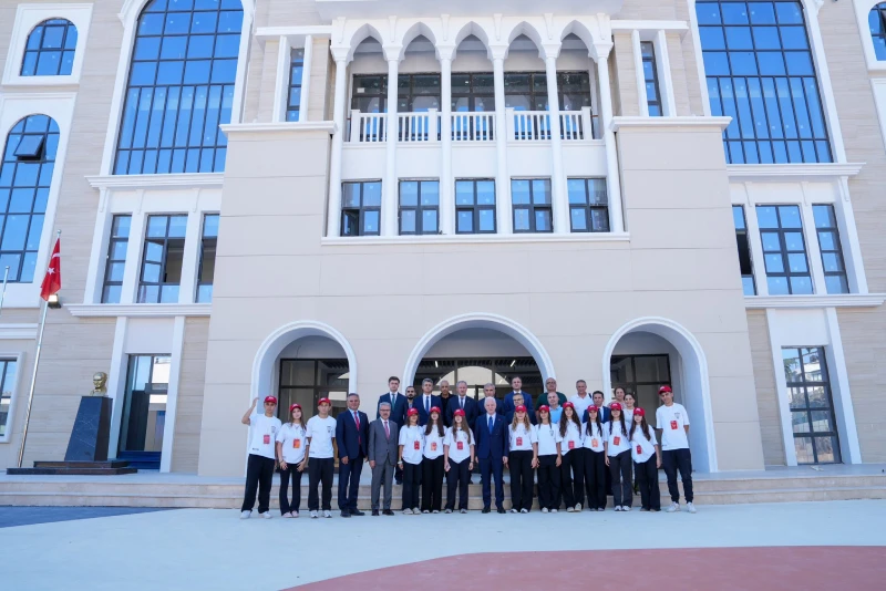 T.C. İstanbul Valiliği, Haydarpaşa Lisesi kampüsünde yürütülen yapım çalışmalarında sona gelindiğini duyurdu. Vali Davut Gül, tamamlanma aşamasına gelen kampüste incelemelerde bulundu.