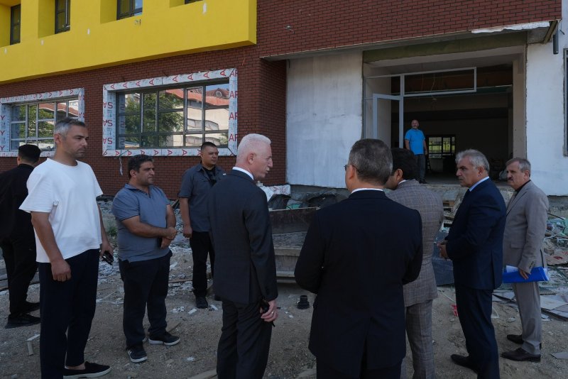 Zeytinburnu ilçesi Maltepe Mahallesi'nde yapımı sürdürülen Prof. Dr. Oktay Sinanoğlu Ortaokulu inşaat alanı